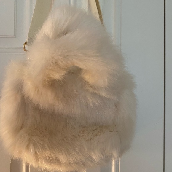 H&M Luxurious Cream Faux Fur Bag - Picture 4 of 8